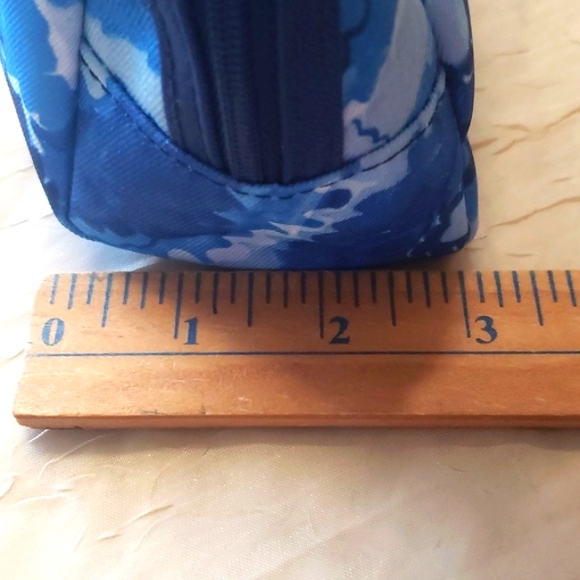 Estee Lauder Floral Blue Cosmetic Bag. - Picture 12 of 12